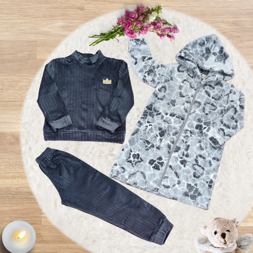 Pack 3 pièces: Douce - Pyjama en velours avec peignoir polaire